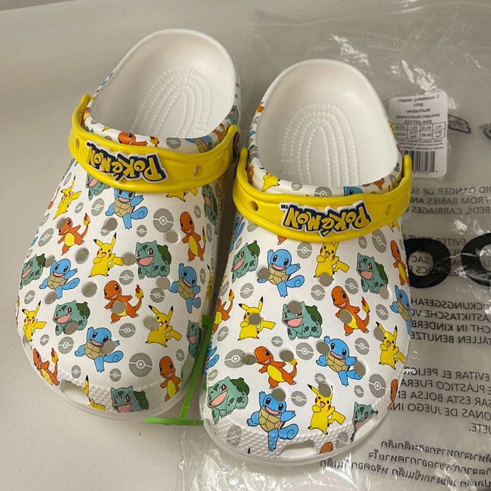 NWT Pokémon 2 CROCS W9
